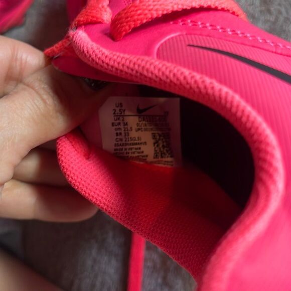 Nike TIEMPO Hot pink size 2.5 Y - Picture 6 of 6